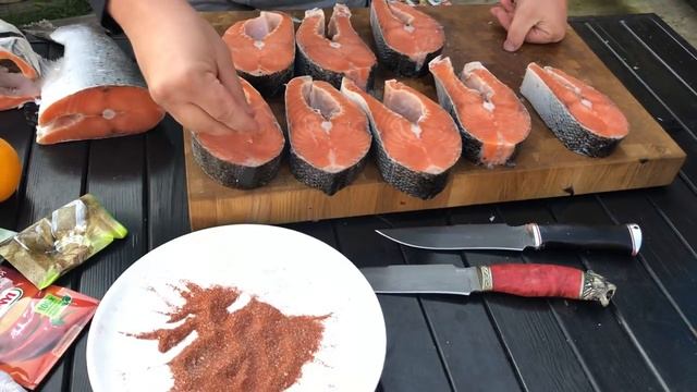 Стейк лосося на гриле. Обзор ножа Оберег от мастерской Династия Knife