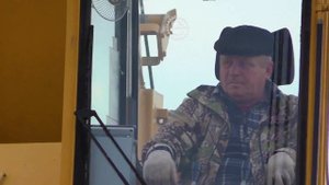 Укладка плит дорожных и аэродромных. Техническая площадка строительного городка.