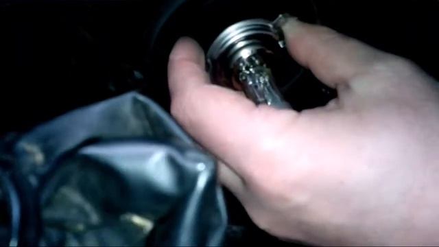 Ситроен ксара пикассо. Замена лампочки в фаре. смотреть онлайн