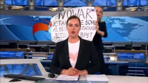 Мария Овсянникова 1 канал, выбежала с плакатом