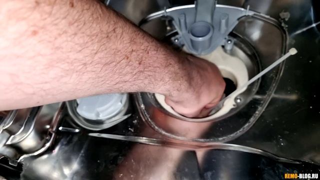 Не сливает воду посудомоечная машинка – пищит: что делать, причины. На примере Electrolux