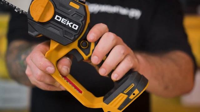 Пила цепная аккумуляторная DEKO DKCHS 20-6, 20В, 2x3.0Ач 063-4481-1 смотреть онлайн