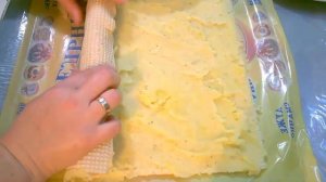 Сосиска в Вафлях и картофельном пюре.Вафли с картофельным пюре и сосиской жареные в кляре
