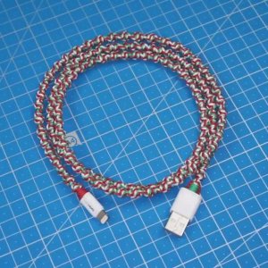 Оплетка зарядного кабеля для iPhone своими руками#shorts #