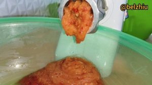 АДЖИКА из помидор (сырая). По вкусу лёгкая, слабо острая, НЕ огненная. Лёгкий рецепт
