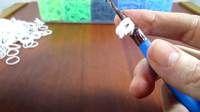 Фигурка из резинок СНЕЖИНКА. Плетем снежинку из резинок. БЕЗ СТАНКА