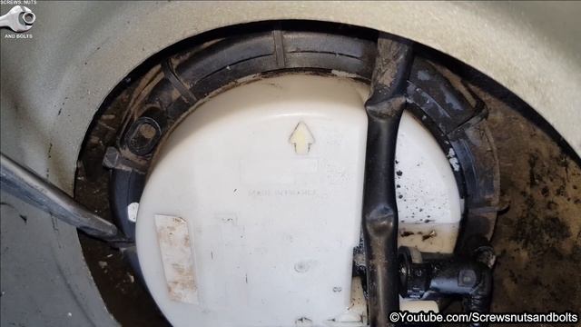 Fuel Pump and Sender Unit Removal - Peugeot 206 смотреть онлайн