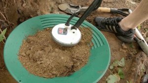 Found a picker w/ Minelab Gold Monster 1000 - working decomposing bedrock/ancient river bed