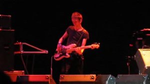 В.Бутусов и Ю-Питер - Девушка по городу шагает босиком