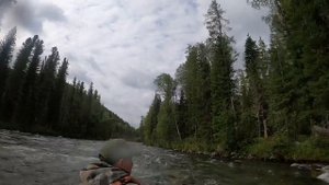 Солар Стрела 420 жесткий подъем по бурной реке