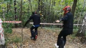 Гонка на моноколесе по бездорожью
