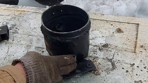 Сделал из компрессора от холодильника мини печку на отработке.