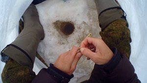 не валите манку в лунки,ловля плотвы на мормышку в палатке