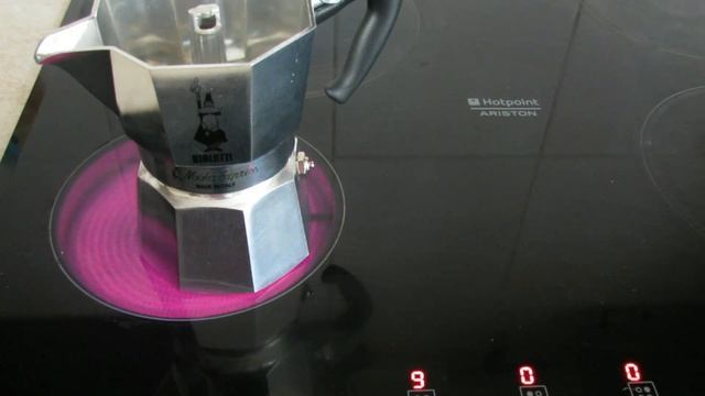Гейзерная кофеварка Bialetti Moka Express на 3 чашки / 3 cups coffee maker смотреть онлайн