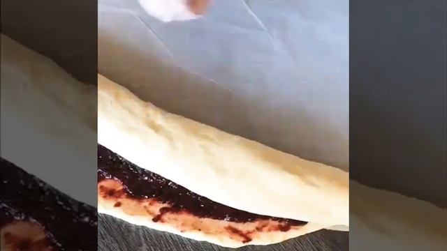 Пирог с малиновым вареньем