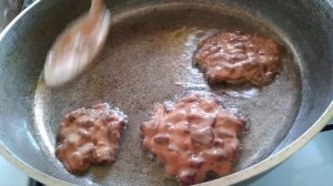 Котлеты рубленые из печени в сметанном соусе.