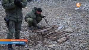 На побережье пролива Маточкин Шар учёные нашли нательный крест и украшение XVIII века HD720