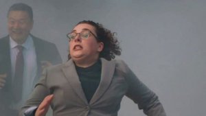 T-Mobile Commercial 2022 iPhone 14 Fans Ad Review