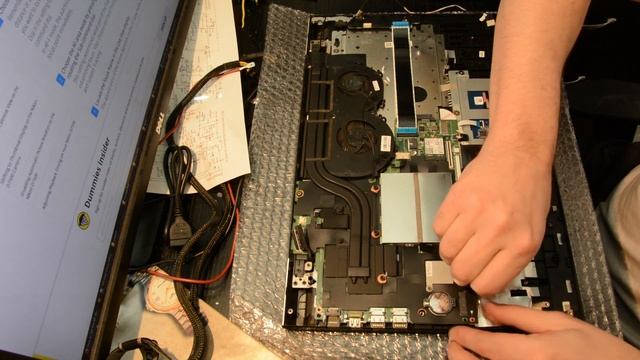 Lenovo IdeaPad 700-17isk Keyboard Removal смотреть онлайн
