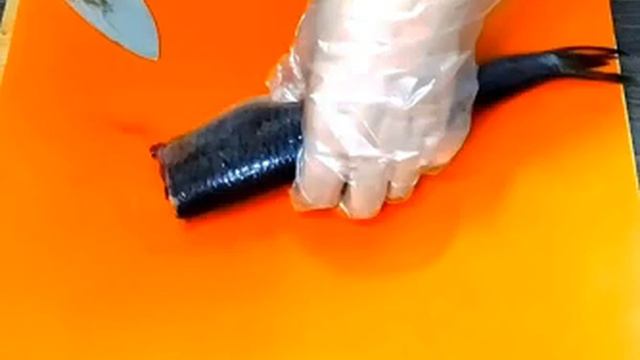 Как разделать селёдку за 2 минуты на филе для салата!
