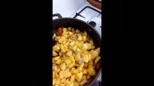 Жаренные грибы с картошкой.Очень вкусно, приятного аппетита!