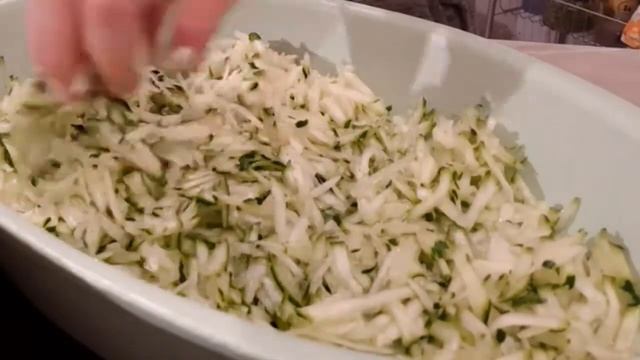 Аппетитная запеканка из кабачка и фаршем. смотреть онлайн