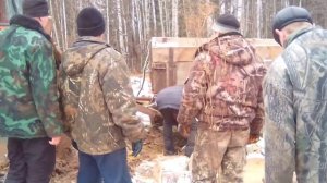 ЮМЗ застрял с дровами в лесу