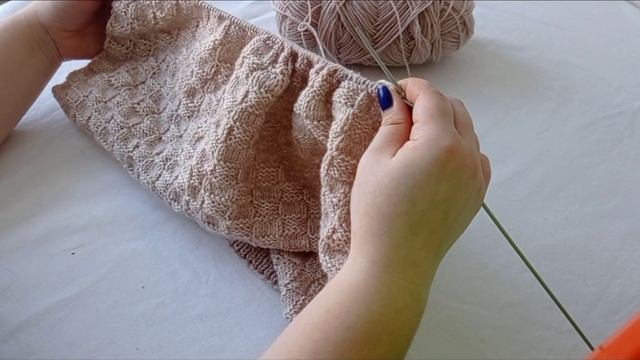Пройма рукава // ЖИЛЕТКА спицами часть 2 #пройма #жилеткаспицами #жилетка смотреть онлайн