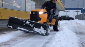 Минитрактор Cub Cadet XT3 с отвалом для снега