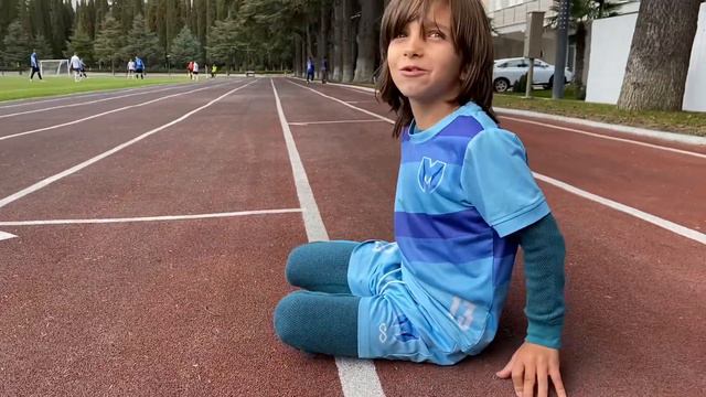 Как смотрят футбол дети на стадионе смотреть онлайн