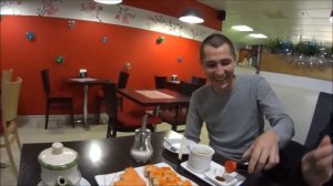 Новая жизнь Дяди Юры / Пробует первый раз Роллы ( 7 - Серия ) | Перезалив