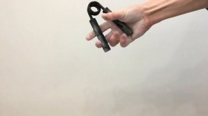 Как тренировать руки кистевым эспандером. How to train your hands with a hand grippers