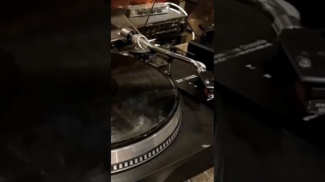 Тонарм "S" vs прямой: небольшой тест с “кривой пластинкой” #era #hifi #sound смотреть онлайн