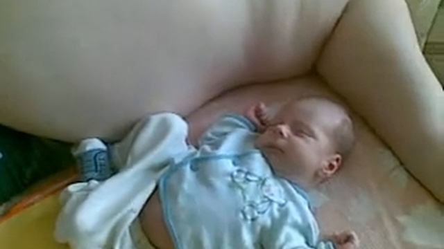 Папа и сын! послеобеденный сон!!! смотреть онлайн