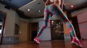 Хорошенькая девочка, классная попа