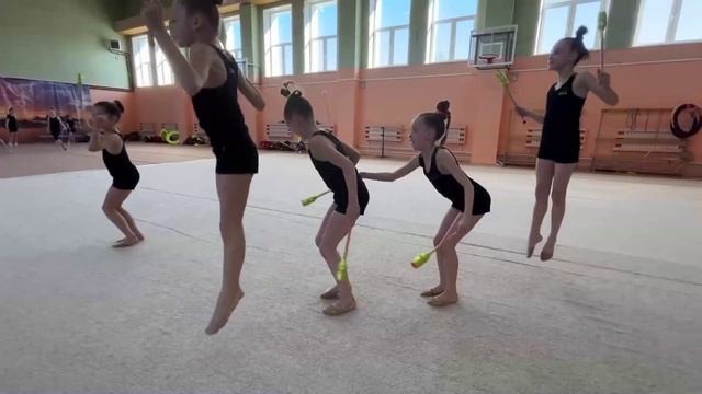 В СК «Ника» во Всеволожске воспитывают будущих чемпионок по художественной гимнастике
