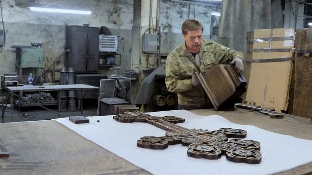 Изготовление и установка чугунного креста