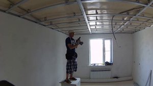 Подготовка потолка под нанесение декоративной штукатурки.