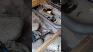 Установка лаг, гидроизоляция и утепление пола керамзитом