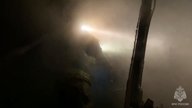 Пожарные расчеты ликвидировали пожар в частном доме в Хабаровске на пер. Корсаковском