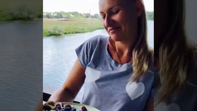 Йога в коричневом доме на Шведских дачах смотреть онлайн