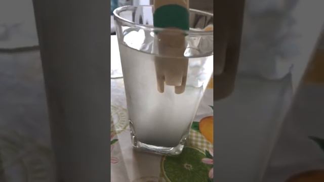 получили воду с отрицательным зарядом и насыщенную водородом ? маленький эксперимент