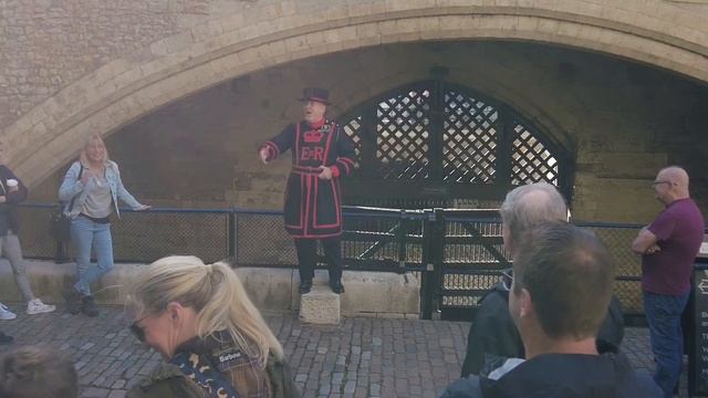 Tower of London Beefeater Tour смотреть онлайн