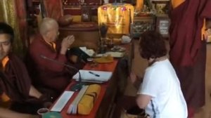 Освящение четок в храме у Боуданатха Непал 2017