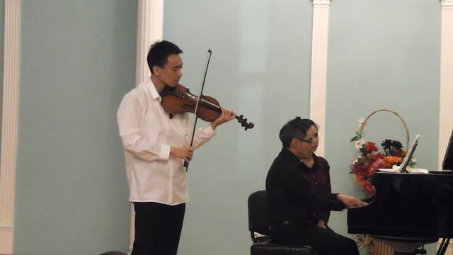 Играет Ашим Унайбеков (скрипка) 07.12.2016 смотреть онлайн