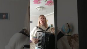 По гладким камушкам... бежит ручей