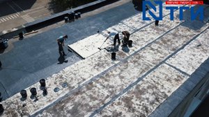 Ремонт плоской кровли школы мастикой Gidblocker с армирующим слоем (Компания "ТГИ")