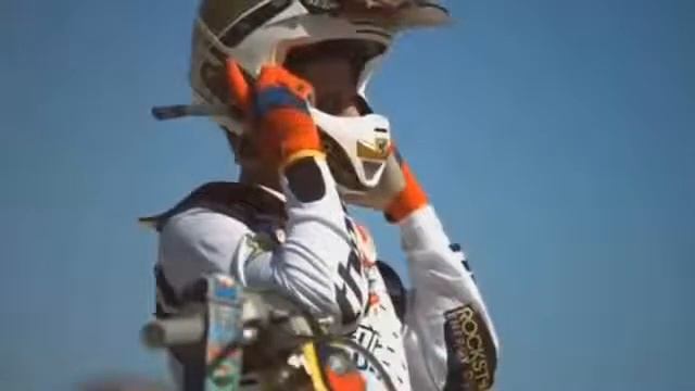 На что способны люди на мотоциклах 3 Мототрюки в замедлении смотреть онлайн