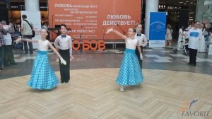 Венский вальс танец в Дана Мол