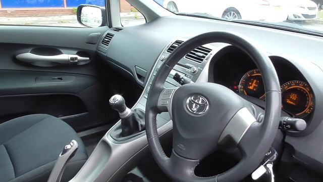 Toyota AURIS 1.6 VVTi TR 5dr U14584 смотреть онлайн